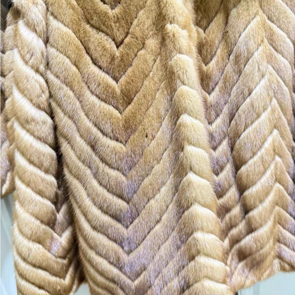 Luxurious 100% Real Female mink Fur Coat with Belt - Picture 5 of 7